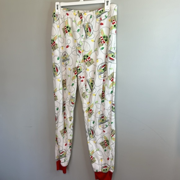 Star Wars Baby Yoda Grogu Christmas Holiday Pajamas Snow Comfy Women’s Medium - Picture 4 of 8